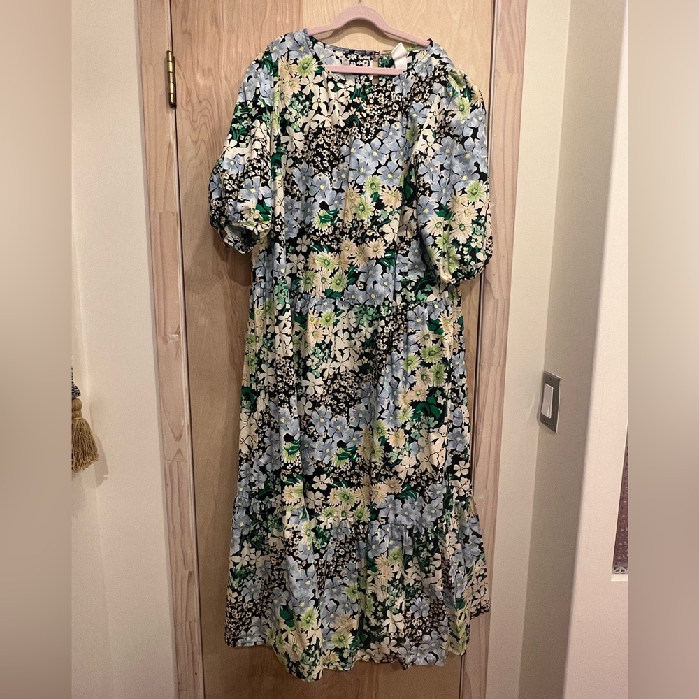 Floral midi dress with puff sleeves
